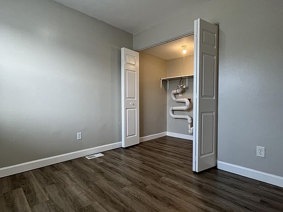 4th image of 2131 Roosevelt Ave #5