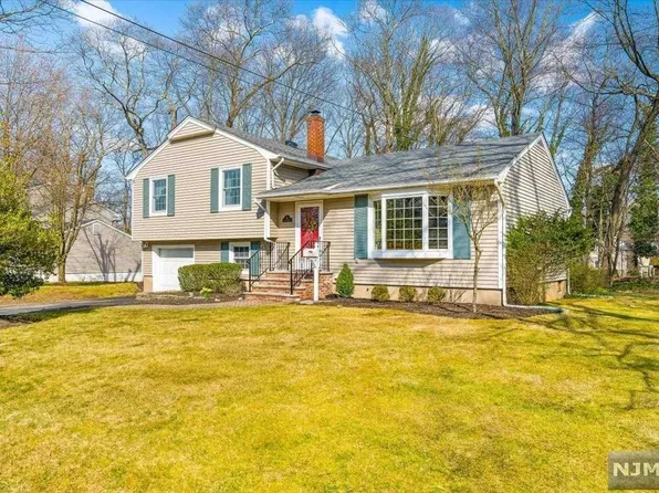 51 Dogwood Ter, Ramsey, NJ 07446
