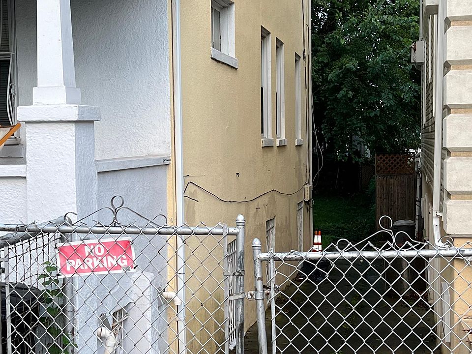 2nd image of 253 Sand Ln
