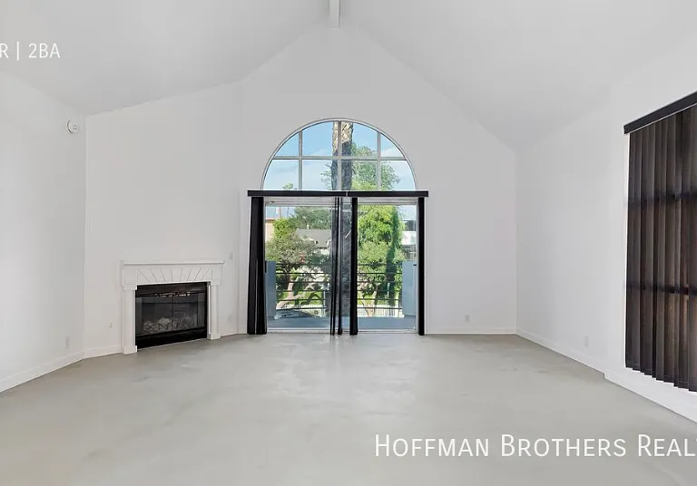 639 Huntley Dr #4 — Photo 5