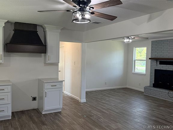 4th image of 34 1st St