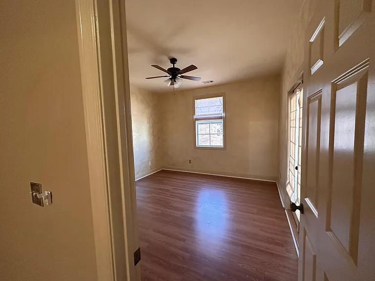 3258 Kentworth Ln — Photo 12