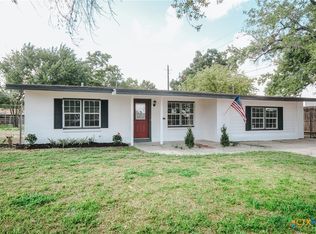 1701 E Poplar Ave, Victoria, TX 77901