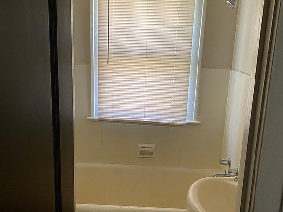 5th image of 4448 Virginia Ave #3