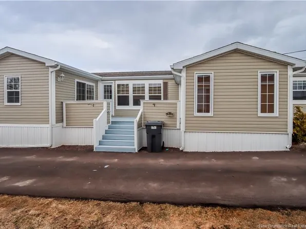 250 Nepisiguit Dr, Dieppe, NB E1A 0P6