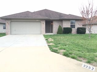 3252 W Scott St, Springfield, MO 65803