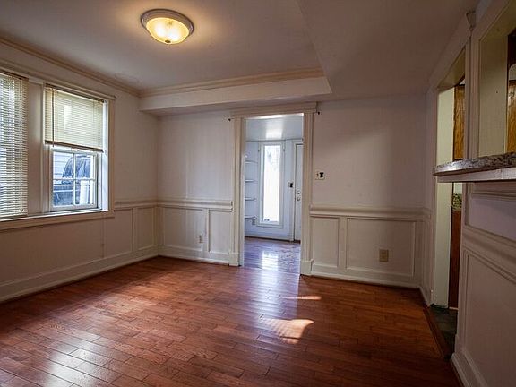 4th image of 1405 Charles St