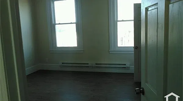 5 bed, 2000 sqft, $2,185 — Photo 2
