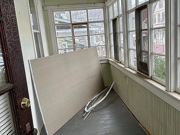 2nd image of 134 Catherine St