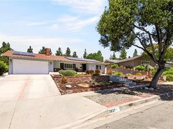 3837 Shelter Grove Dr, Claremont, CA 91711