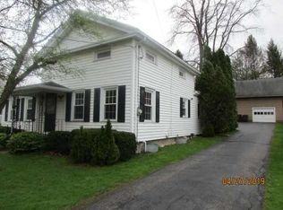 14 Rochester St, Bergen, NY 14416