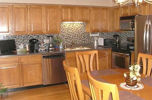 4th image of 303 Foxwood Cir #303