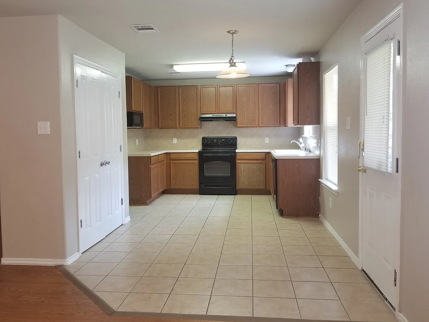 Welcome home to 5123 Fountain Hill! — Photo 2