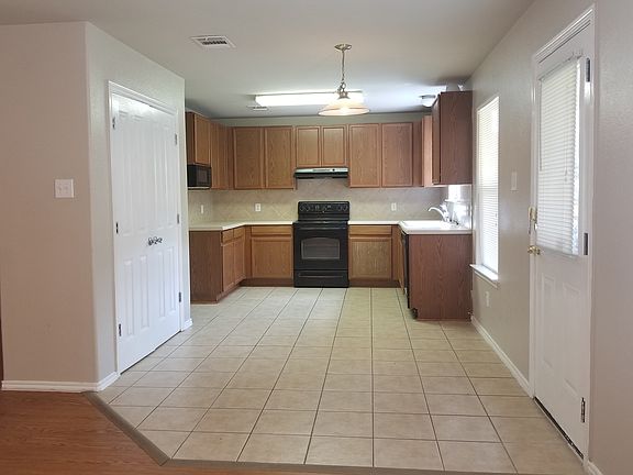 2nd image of 5123 Fountain Hl