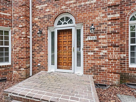 4th image of 1703 Farnsworth Ct