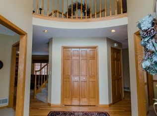 5800 Rosewood Ln N, Plymouth, MN 55442
