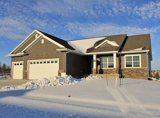 1656 Rolling Glen Dr, Marion, IA 52302