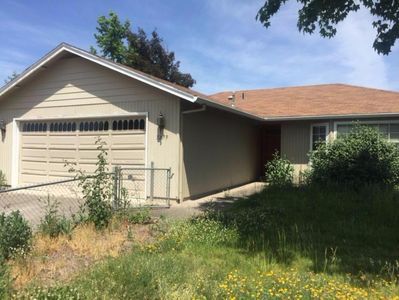 3279 Blackthorn Way, Medford, OR, 97504