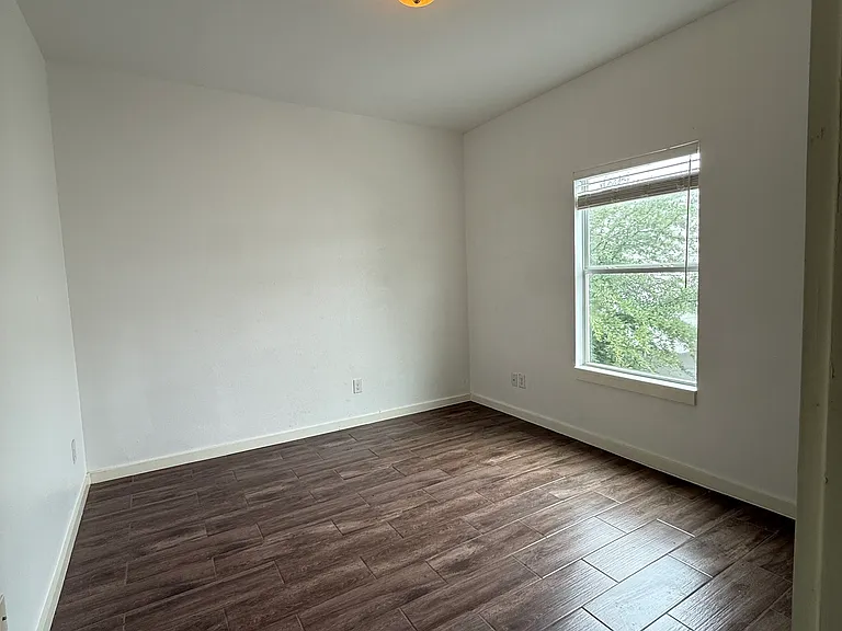 913 Ogden St — Photo 20