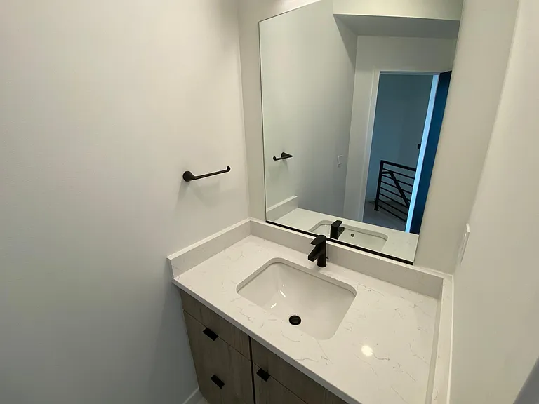 1920 Hooker St #6 — Photo 11