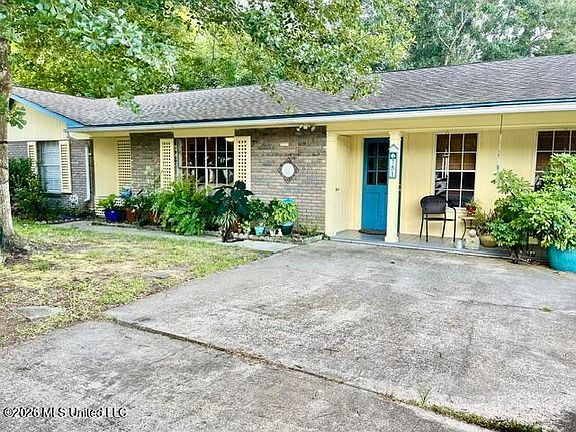 3rd image of 751 Canterbury Dr