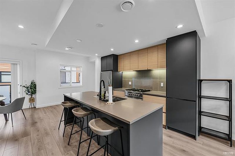 Richmond Townhouse for rent - 3 Bedrooms — photo 3