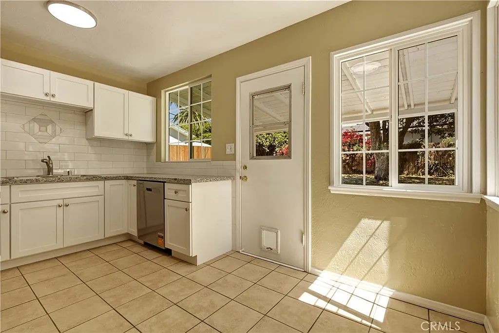 3 bed, 1141 sqft, $2,795 — Photo 3