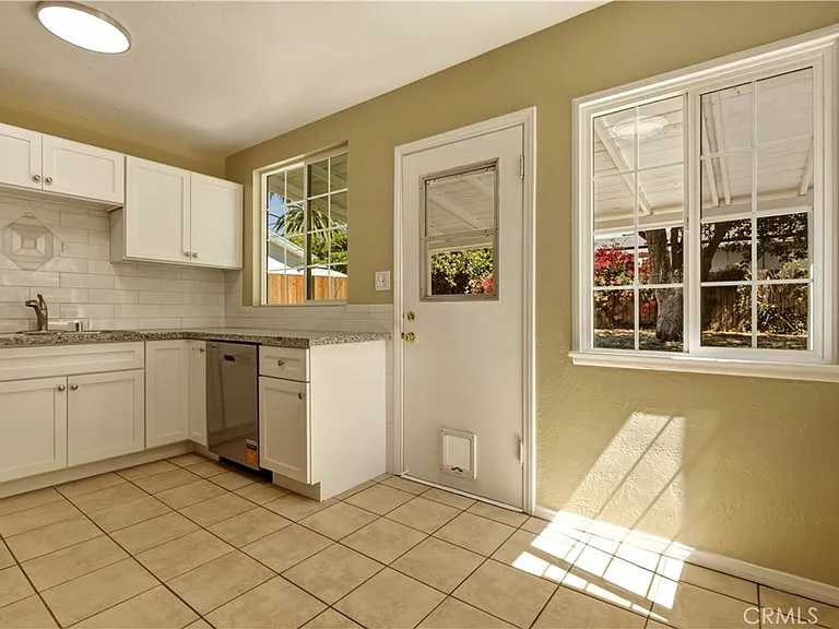 17723 Horace St — Photo 3