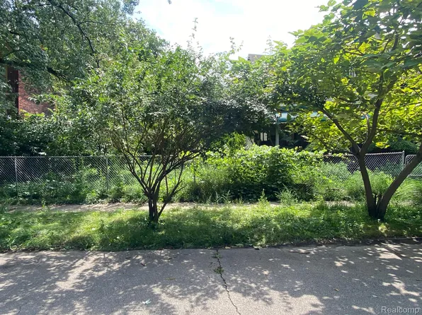 74 Melbourne St, Detroit, MI 48202