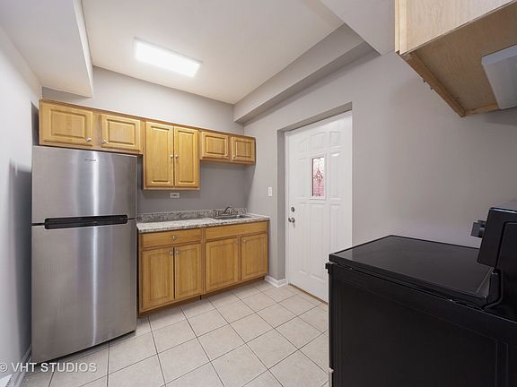 5th image of 3037 W Montrose Ave APT 1C