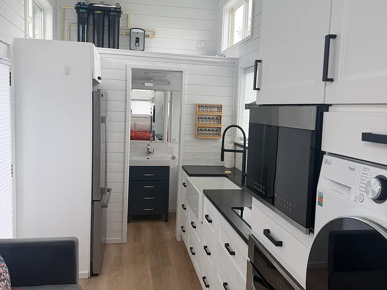 1045 W Valley View Rd — Photo 10