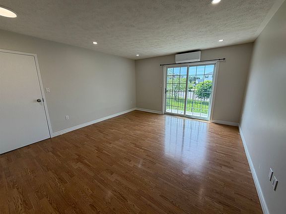 5th image of 7 Glen Stewart Dr Unit 7
