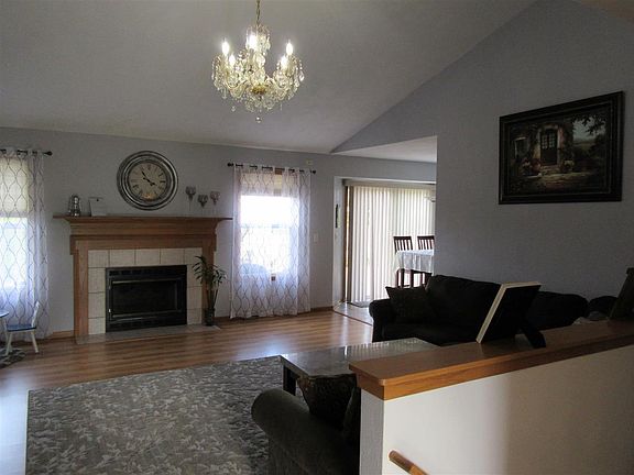 3rd image of 2048 Valencia Dr