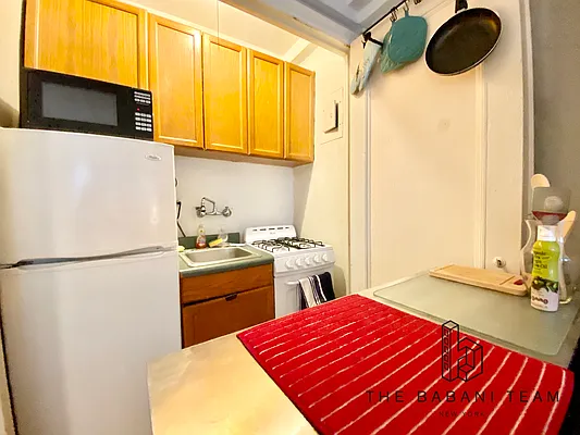 Rented by Voro NYC | media 16