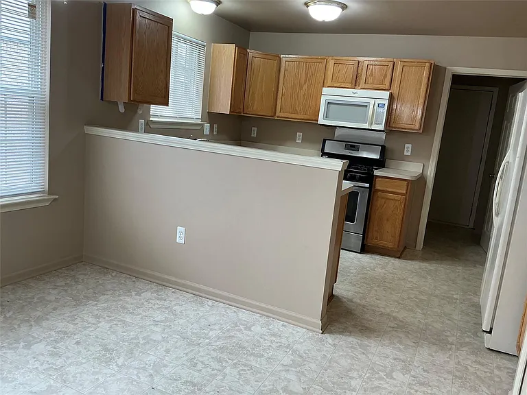 48161 Nottinghill Ln — Photo 17