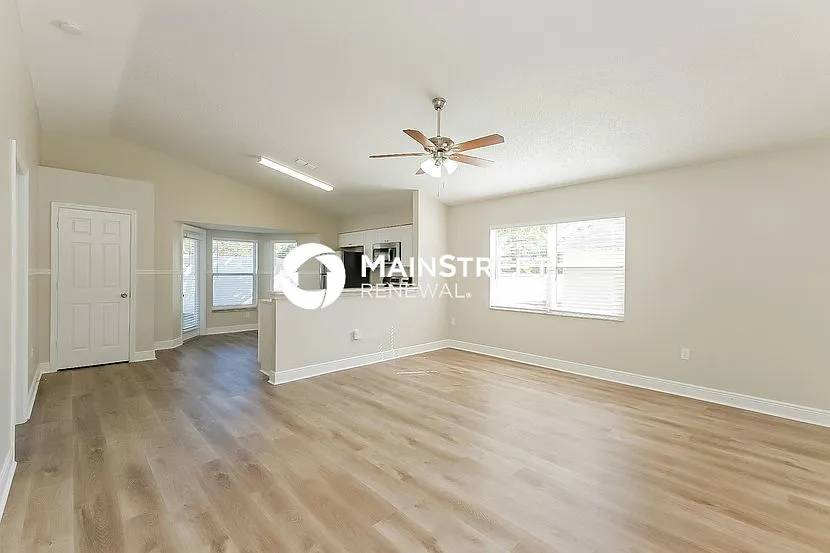 10220 Flagship Ave — Photo 3