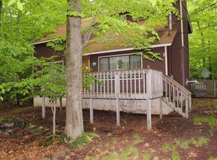 1097 Spring Ln, Gouldsboro, PA 18424