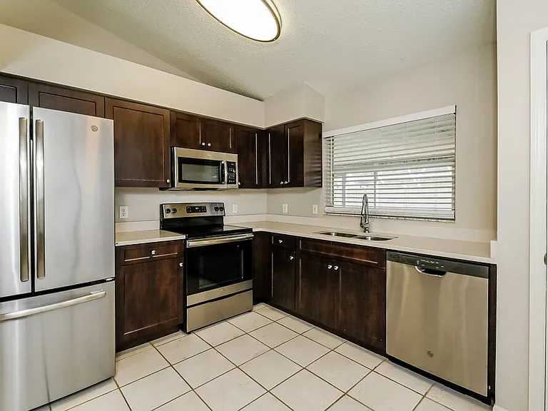 1111 Hardwood Dr — Photo 7
