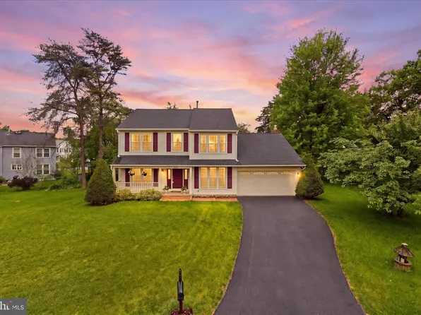 8065 Crimson Leaf Ct, Gainesville, VA 20155