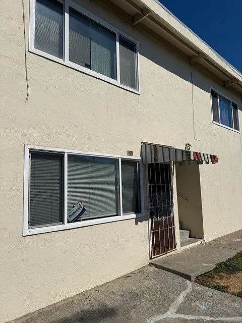 Spacious 2 Bedroom Downstairs Unit — Photo 2