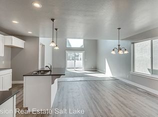 955 W Rutledge Rd, Bluffdale, UT 84065