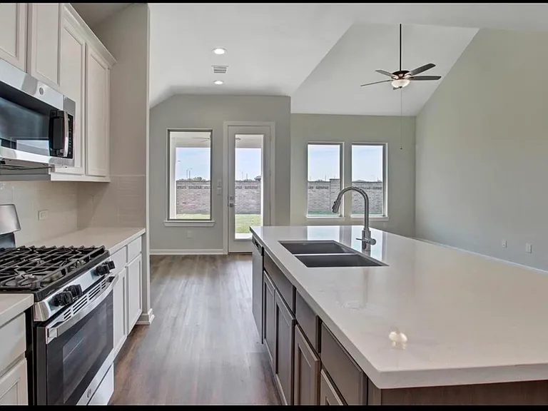 7518 Coral Lake Dr — Photo 8