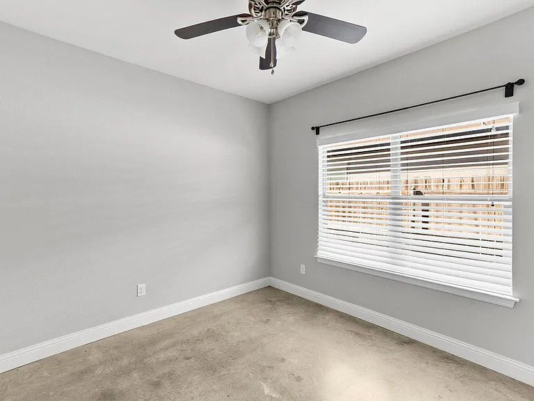 2806 Gordon Ave — Photo 9