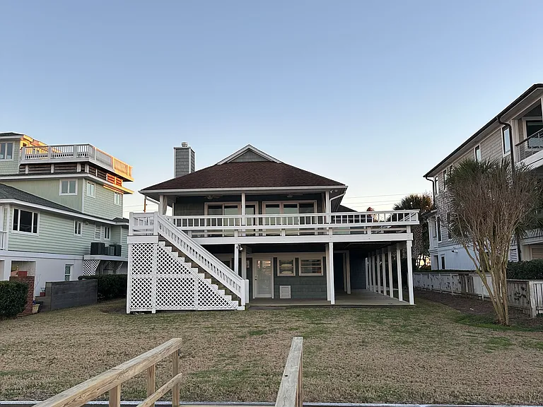 Pelican Dr — Photo 2