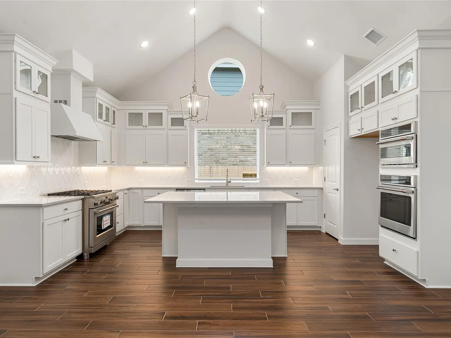 3 bed, 2.5 bath, 2111 sqft, $2,500 — Photo 3
