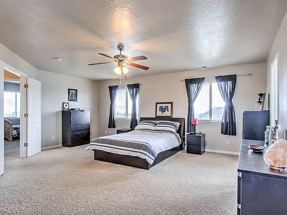4th image of 517 W Tea Rose Ct