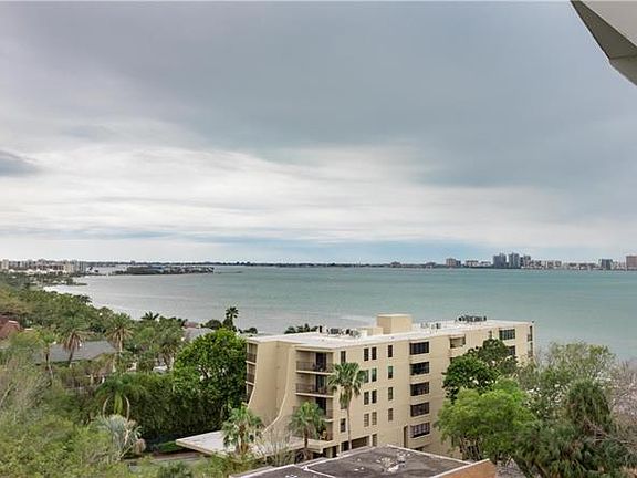 4th image of 30 Turner St APT 803