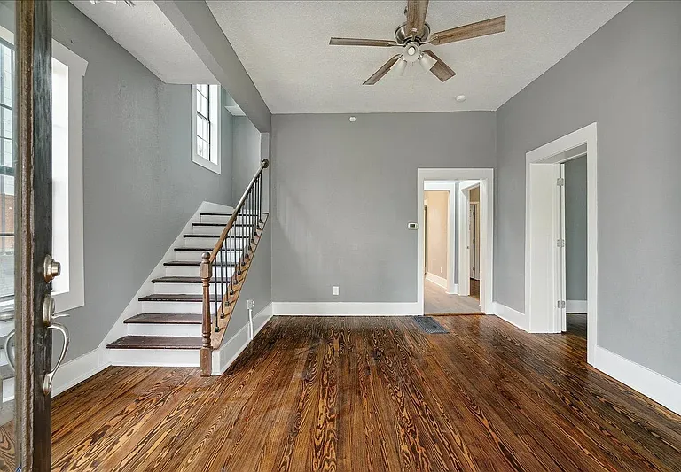 156 N Tucker St — Photo 4