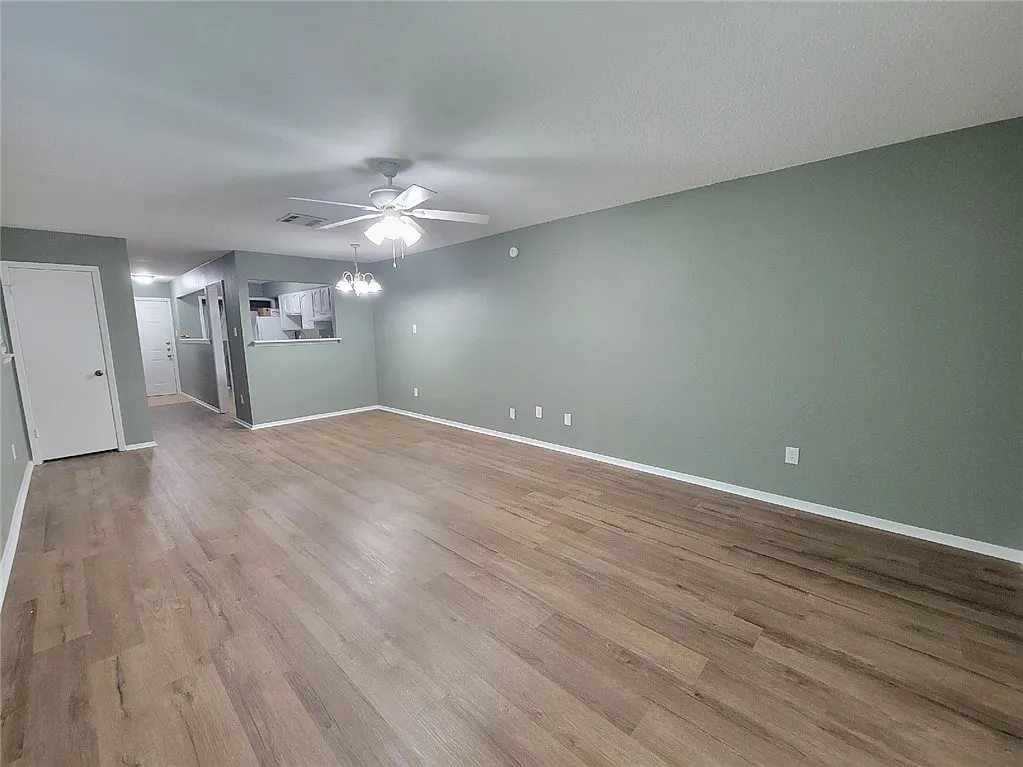 2 bed, 1084 sqft, $1,250 — Photo 1