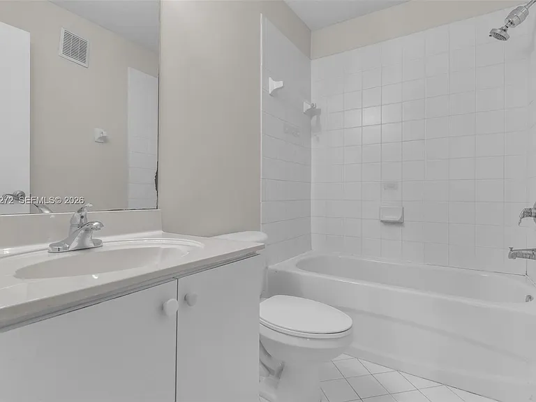 1241 SE 29th St #202-27 — Photo 12